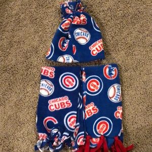 Cubs scarves and hat